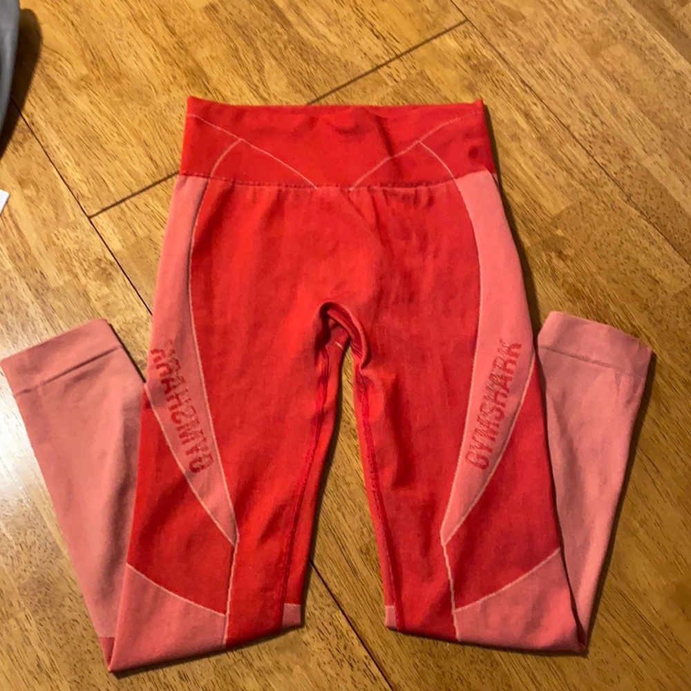 Gym shark leggings